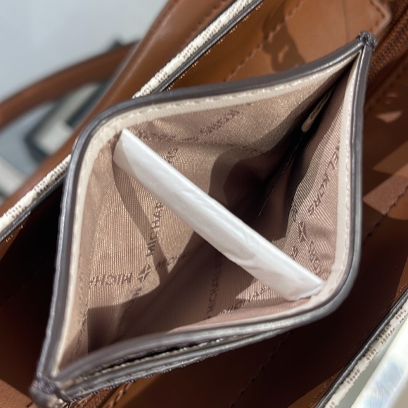 MICHAEL KORS
Reed Large Snakeskin Python Pattern Card Holder Case
NWT - Picture 11 of 16